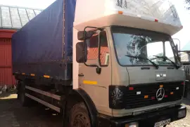 {|en|}I am selling a 17 ton Mercedes truck, tarpau, 6,000 €
